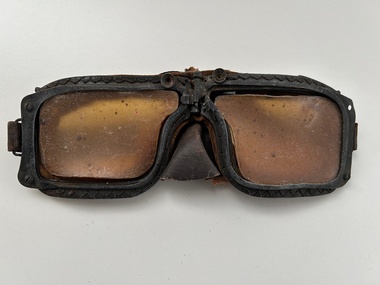 Equipment (Item) - RAAF Leather Flying Goggles