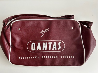 Accessory (item) - Qantas Airways Travel Bag