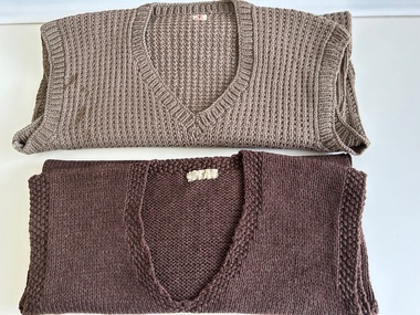 Clothing (item) - Pullovers Woollen V Neck Sleeveless Brown/Cocoa Belonging To W.A.Eacott