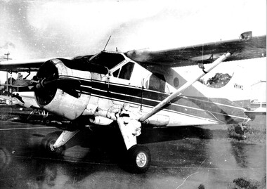 Photograph (item) - De Havilland Beaver VH-IMD - superphosphate spreader