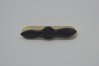 Badge (item) - RAAF - Leading Aircraftsman Trade Gilding Metal "Propeller" Badge With Backing Plate