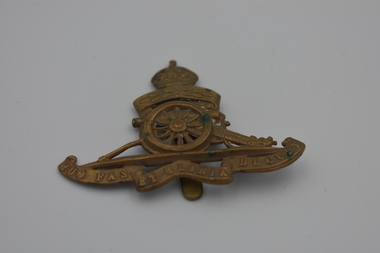 Badge (item) - British Army Territorial Artillery Cap Badge