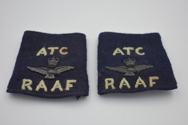 Badge (item) - RAAF- Air Training Corps (ATC)Epaulet Slides Navy, with Eagle and Crown