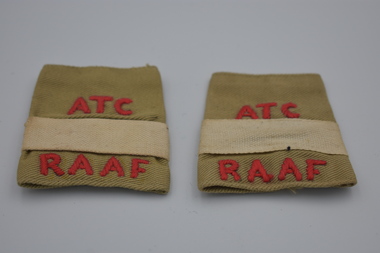 Badge (item) - RAAF - Air Training Corps (ATC), Flying Officer Cadet (Summer Uniform) Khaki Epaulet Slide