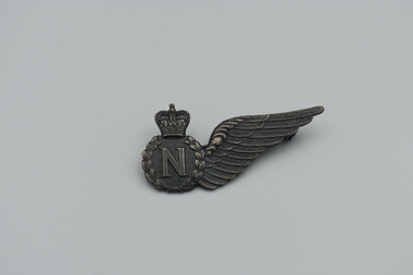 Badge (item) - RAAF - Navigator's (N) Metal Brevet