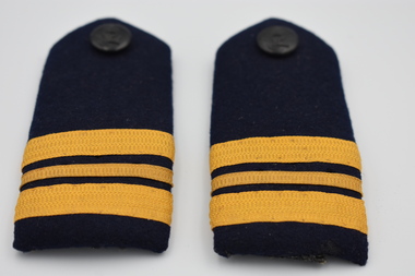 Uniform (item) - Epaulette - First Officer With Royal Crown And Eagle Button