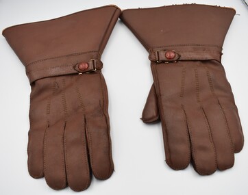 Clothing (item) - Flying Gauntlet Leather  Medium. Owned By B.D.Frary