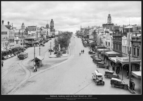 Ballarat, looking west on Sturt St ca 1937 - Black and white photograph