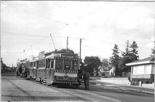  Nos. 27, 42, 11 at Lydiard St. North terminus.