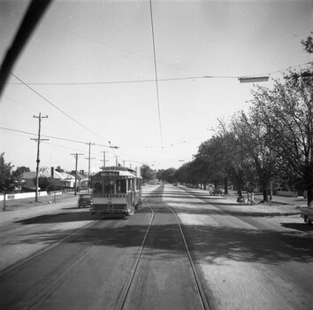 Tram 20 passing through the Skipton St Loop