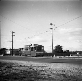 Tram 27 crossing Albert St on its way to Sebastopol.