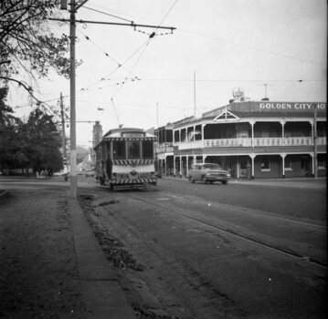 No. 31 westbound in Sturt Street at Dawson St.