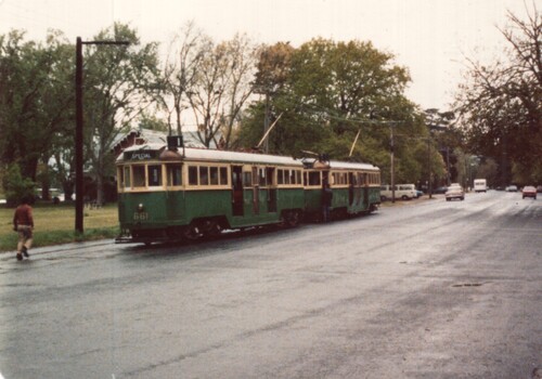 1 - Trams 661 and 671 at Gardens Loop