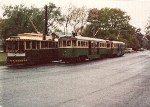 3 - trams 27 and 661 and 671 at Gardens Loop