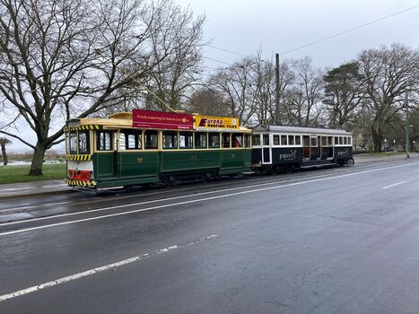  Trams 33 and 671 in the new loop at Gardens Loop Wendouree Parade.