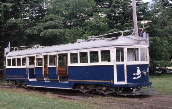 Tram 671 in City of Ballarat livery