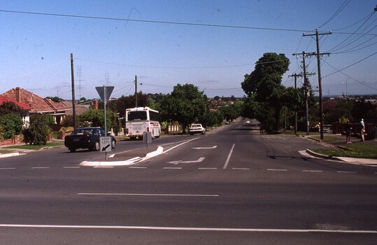 Former Lydiard St North terminus looking south