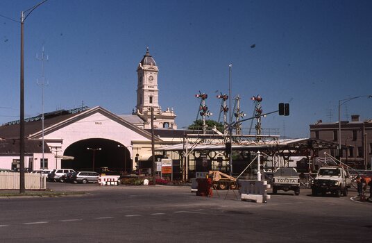 Ballarat Station with the temporarily closed Lydiard St level crossing.