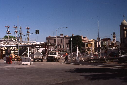Ballarat Station with the temporarily closed Lydiard St level crossing.