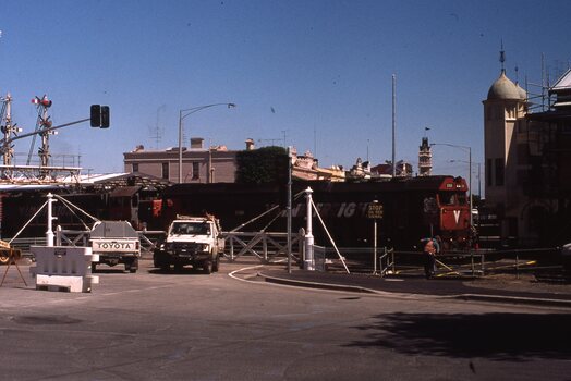  Lydiard St level crossing with G521 on freight leaving