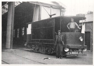 Black & White - Bendigo water car - track cleaner - about 1947