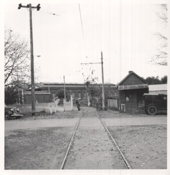 Depot entrance from Arnold St (now Tramway Ave) across Hargraves St