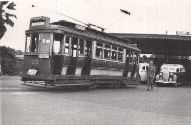 Geelong 23 at Railway Station with AETA Tour