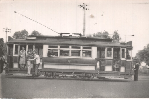 Geelong 23 at Railway Station with AETA Tour