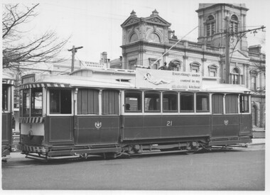 Tram 21 - Sturt St with Town Hall