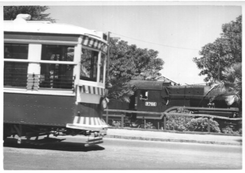 Bendigo 28 passing R766 on a plinth in Mitchell St