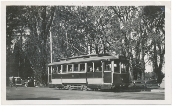 SEC No. 12 in 1930's colours at Gardens Loop