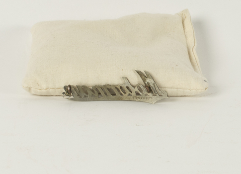 Cap Badge - Photo 2