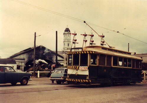 Ballarat No. 18 waiting at the Lydiard St. gates