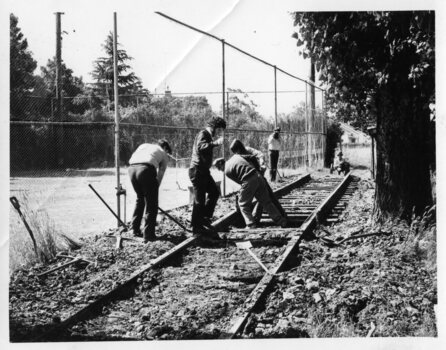 Dismantling "0" road at the SECV Depot.