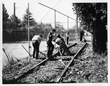 Dismantling "0" road at the SECV Depot.