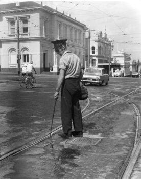 SECV Ballarat - changing points in Sturt St at Lydiard St.
