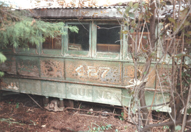Recovering cable tram bogie from trailer 427