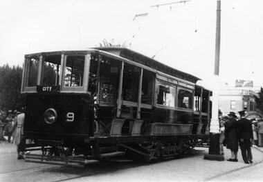 Photograph - Bendigo ESCo No. 9, at Charing Cross, Peter Duckett, 1930's