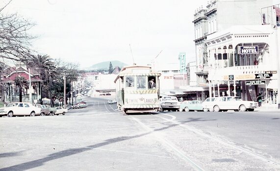 No. 12 westbound in Sturt St, with Grenville St