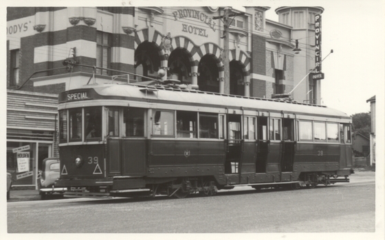 Tram 39 in Sturt St