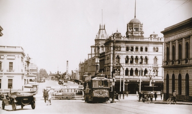 ESCo 14 and Vote No tram - Sturt and Lydiard Sts.