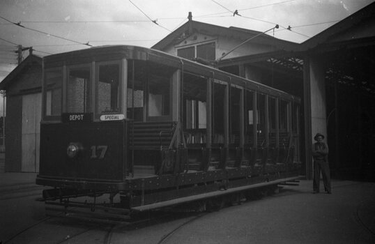 SECV Bendigo No. 17 outside the depot