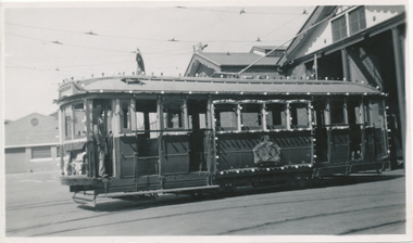 Bendigo tram 22 decorated for Queens visit