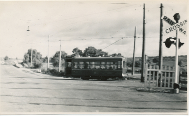 SECV  Bendigo Birney No. 30 leaving North Bendigo terminus