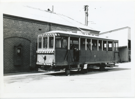 SECV  Bendigo Scrubber tram lifted