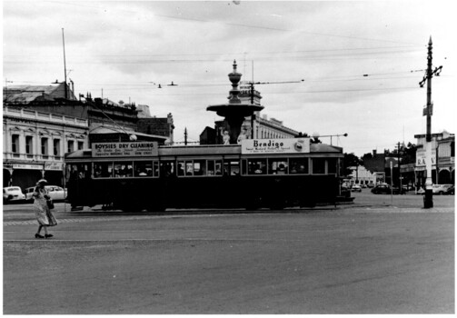 Bendigo 18 crossing Charing Cross