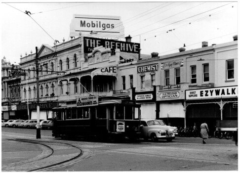 Bendigo tram 21 in Pell Mall