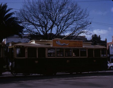 Tram 21 parked in the City Loop.