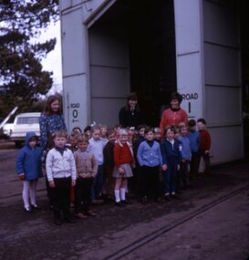 school group & three teachers visiting the SEC depot