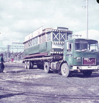 moving tram 31